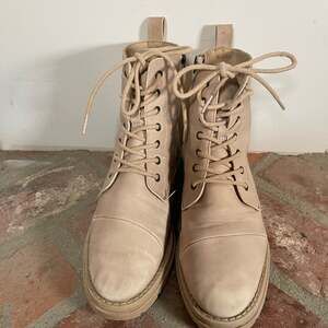 TOMS Alaya Boot Beige Size 9